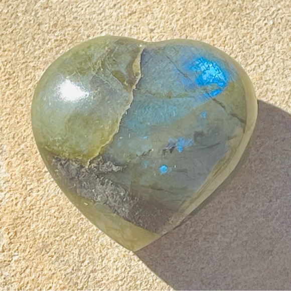 New Handmade Natural Labradorite Flash Blue Green Crystal Heart Carved Stone - Picture 14 of 15